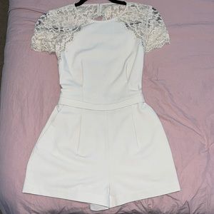 Backless lace romper